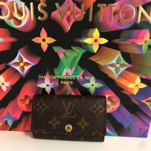 100% auth Louis Vuitton 6 Key ring card holder